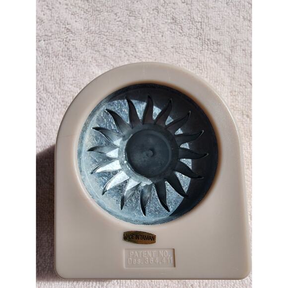 Punch Bunch SUN BURST pinwheel Shape Paper Puncher Crafts Scrapebooking - Picture 3 of 3